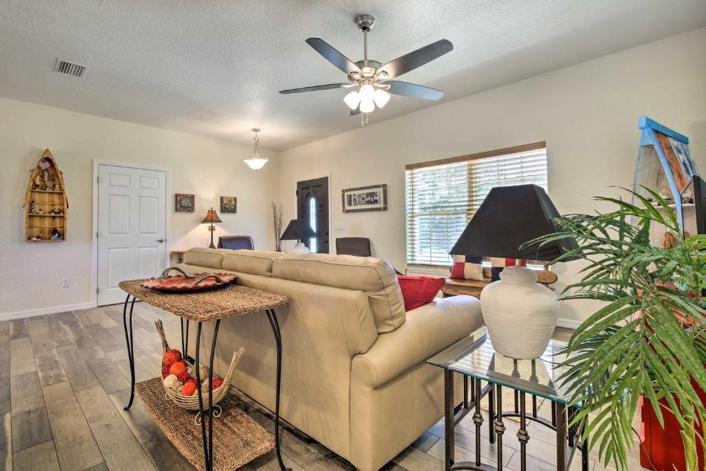Canalside Crystal River Home with Dock and Kayaks photo 4