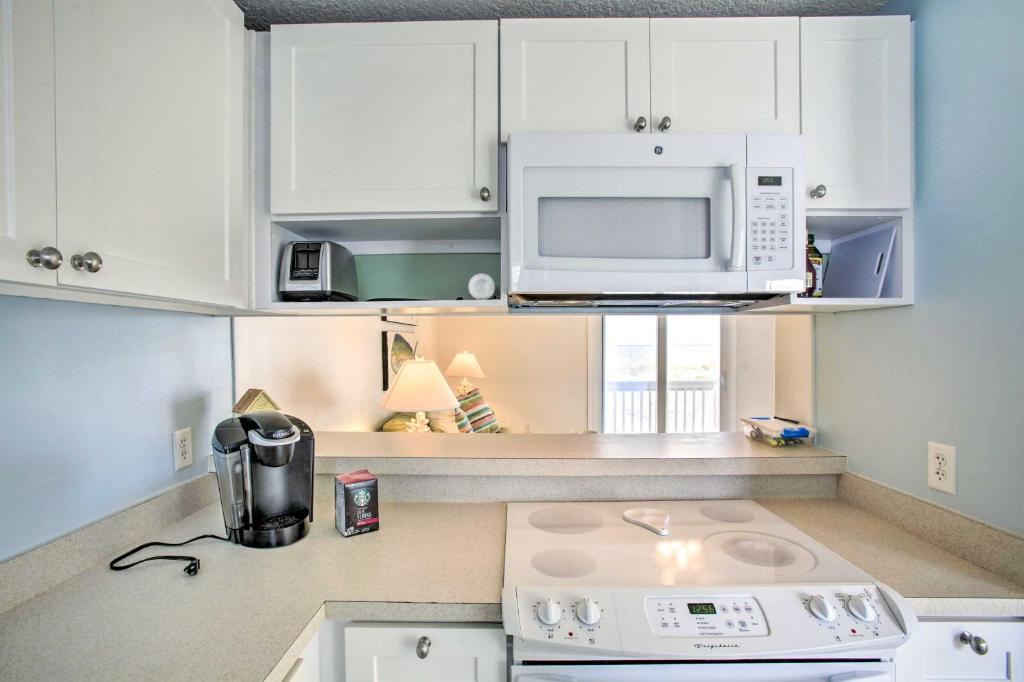 Bright Fernandina Beach Townhome Walk to Ocean! photo 2