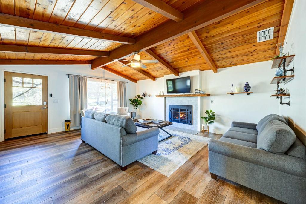 Dog-Friendly Oakhurst Home Walk to Downtown! photo 3