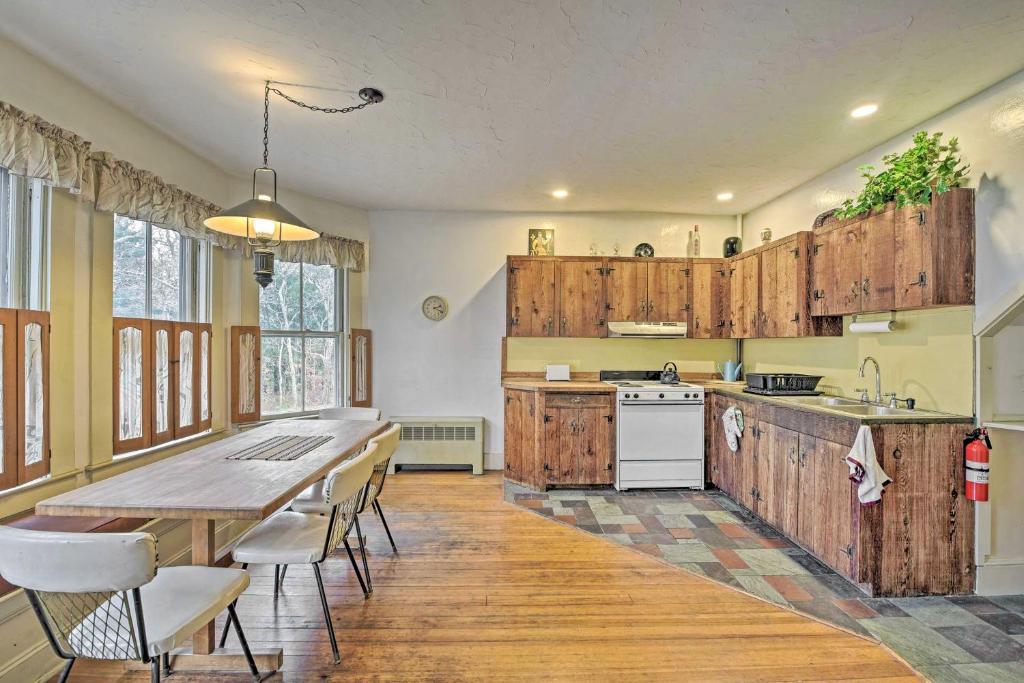 Apt on Vineyard Haven Near Nantucket Sound! photo 1