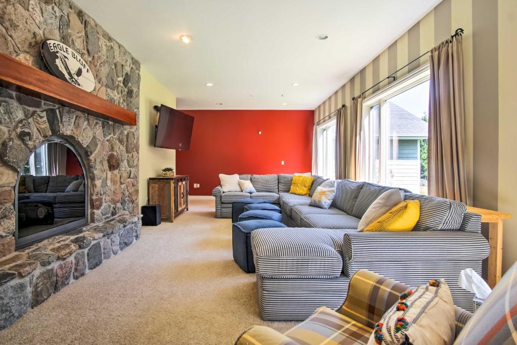 7-Acre Coastal Michigan Home with Hot Tub and Sauna! photo 2