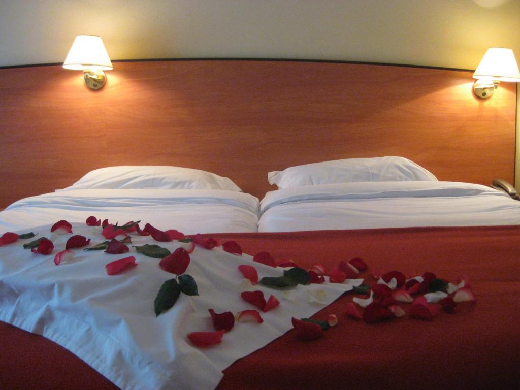 Двухместный (Улучшенный двухместный номер с 1 кроватью), Hotel Eden Montmartre