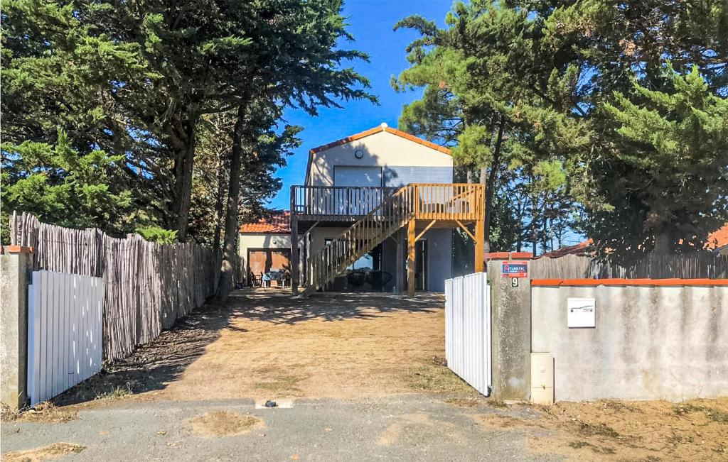 Beautiful Home In La Faute Sur Mer With Wifi And 4 Bedrooms