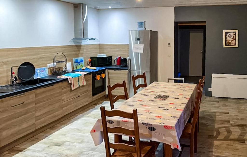 Beautiful Home In La Faute Sur Mer With Wifi And 4 Bedrooms photo 3