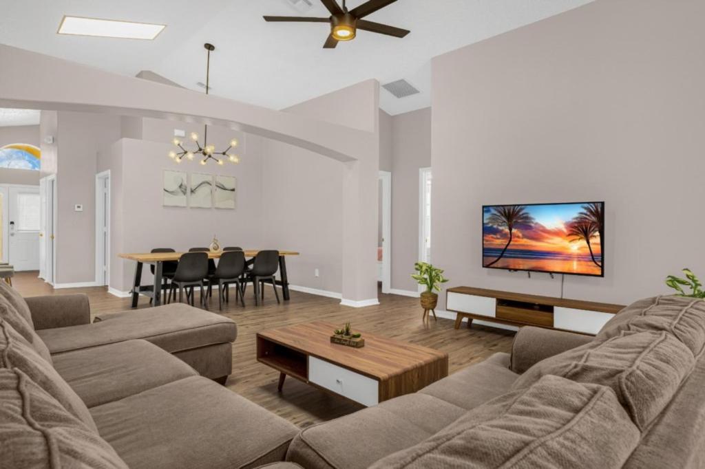 5 Bedroom - 4 Baths - Indian Creek 2504 Ol image