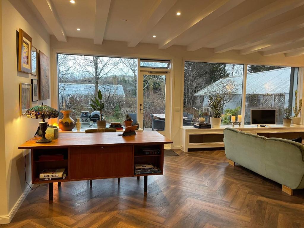 Enchanting country home with backyard hotspring photo 3