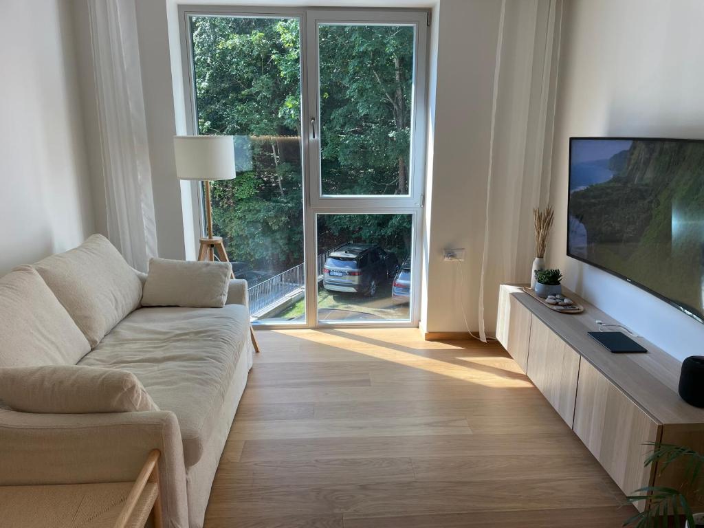 Sunny apartment with forest view photo 3