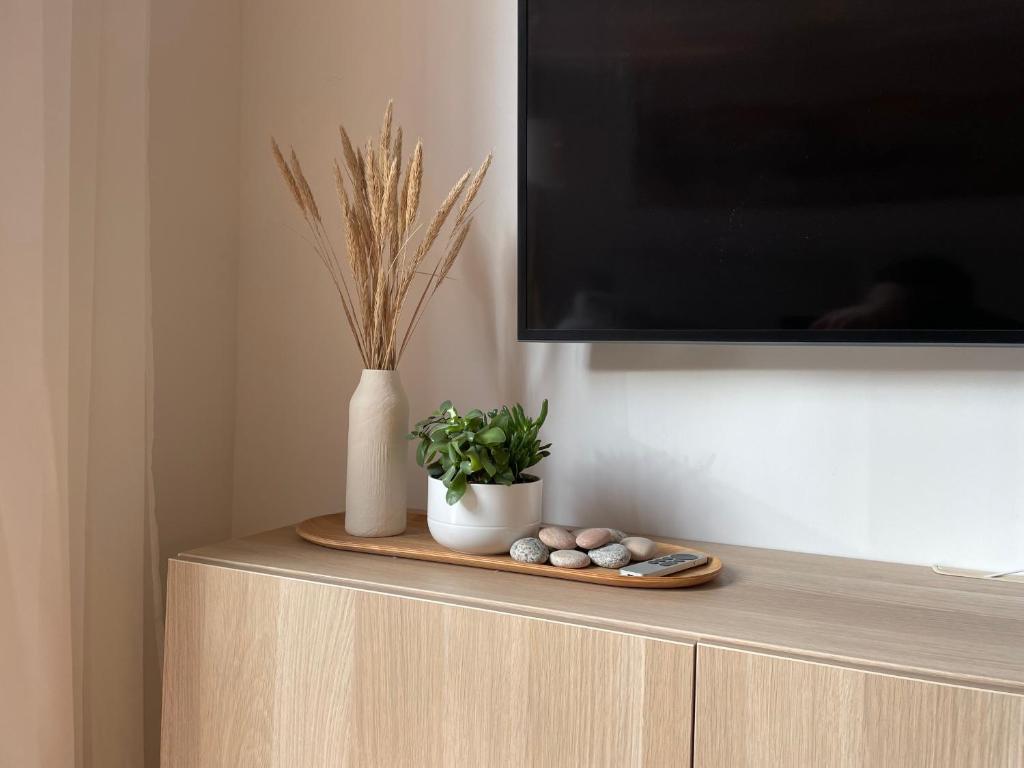 Sunny apartment with forest view photo 4