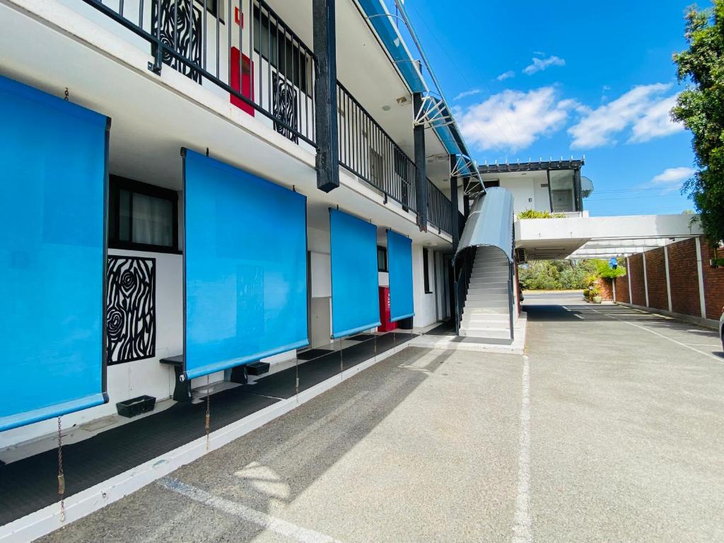 Connells Motel & Serviced Apartments - Tap to explore photos