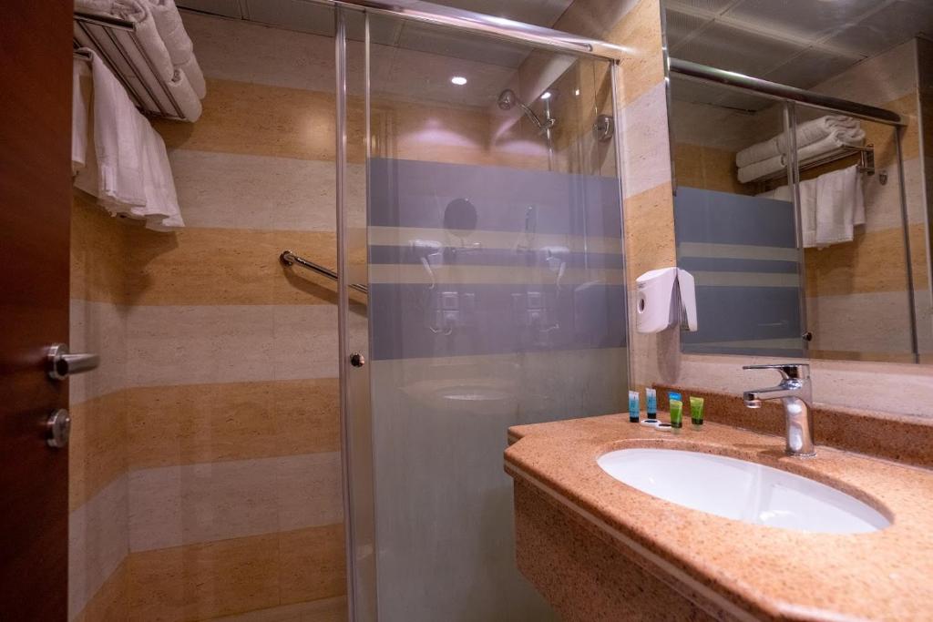 Nusk Al Hijrah Hotel - Tap to explore photos