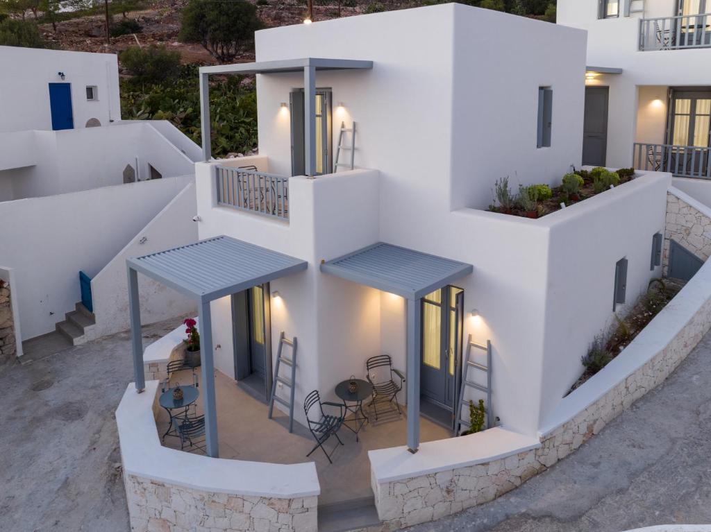 Azure Kimolos photo 1