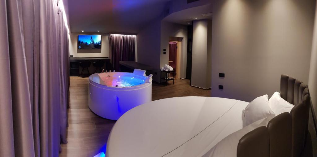 Leoni Hotel & Private Spa - LOVE HOTEL photo 4