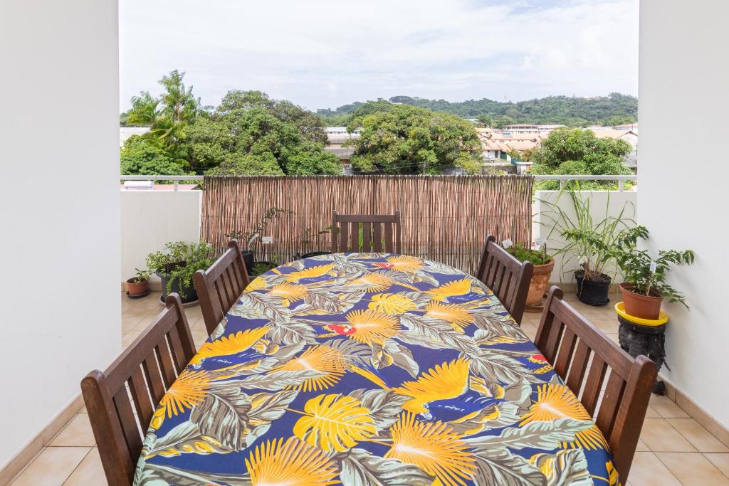 Spacious T3 in Cayenne- Le Zamioculcas. photo 3