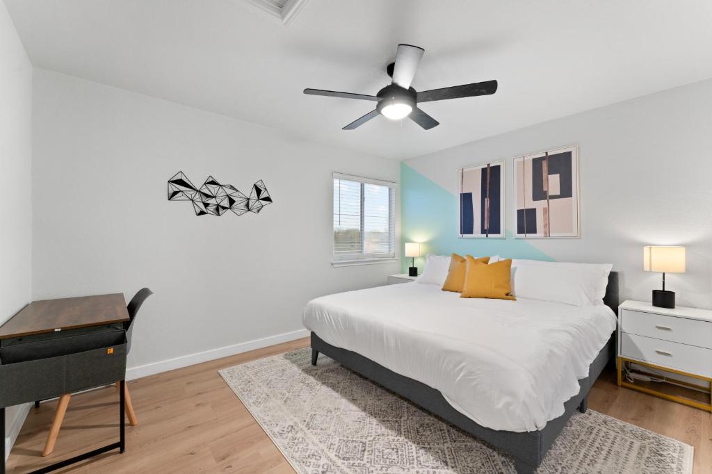 Vivant - Modern & Homey 3BR Home, Remote Work Friendly, King Beds, Fast WiFi photo 3