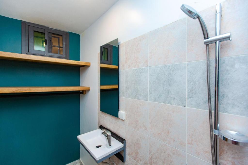 Studio neuf independant dans villa photo 2