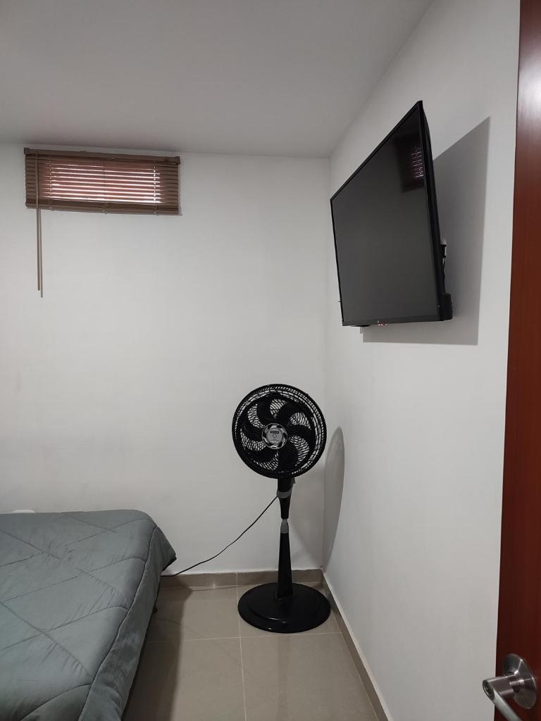 302-Cómodo y moderno apartamento de 2 habitaciones en la mejor zona céntrica de Ibagué photo 3
