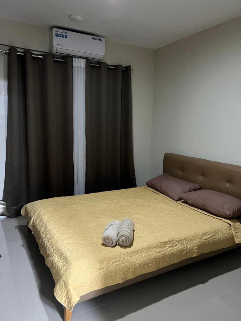 Spacious Condo with Overlooking View photo 1