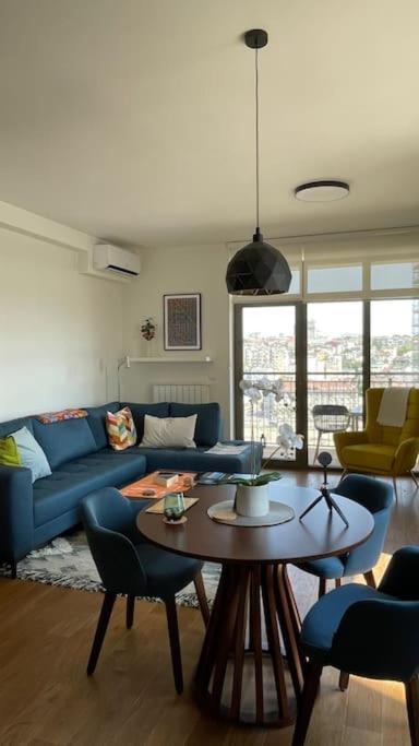 2-Bedroom Oasis in the heart of the Waterfront photo 2
