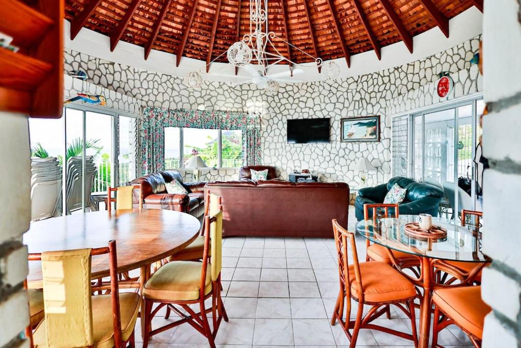 High View Villa overlooking Montego Bay photo 2