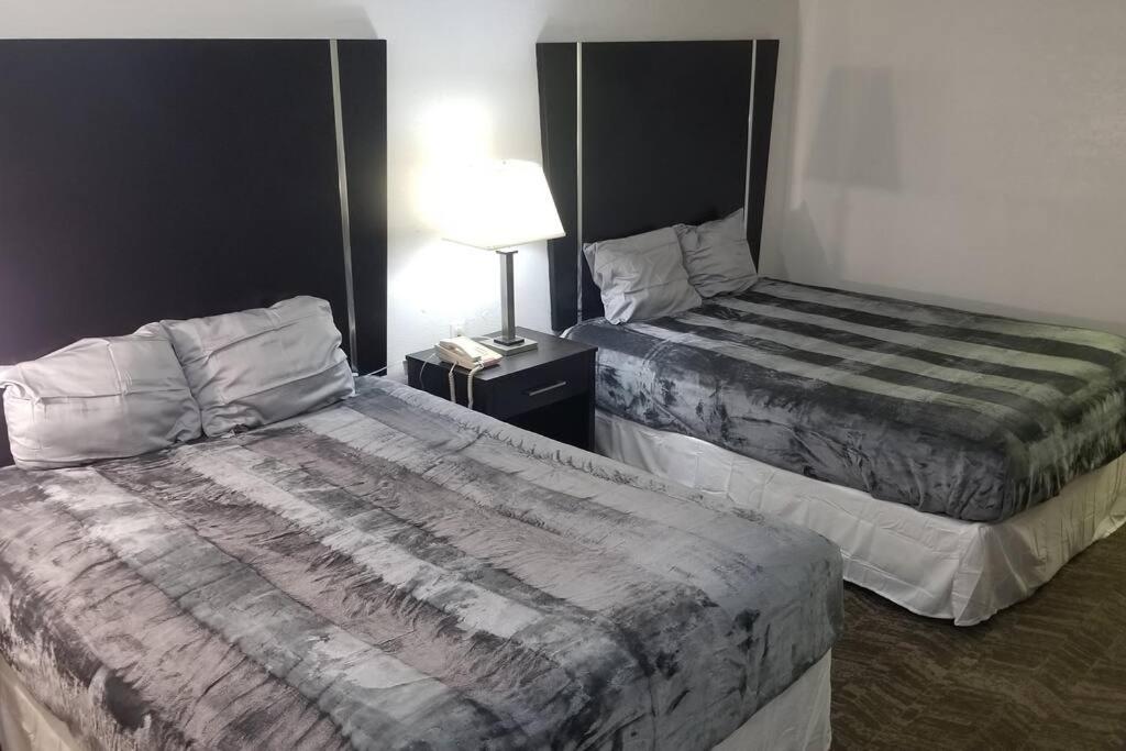Hotel 2 Queen Beds Room 124 Booking image