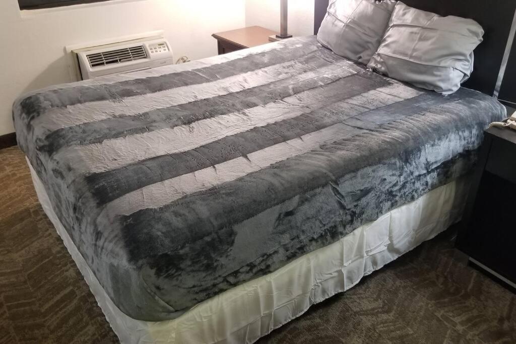 OSU 2 Queens Hotel Room 124 Booking photo 4