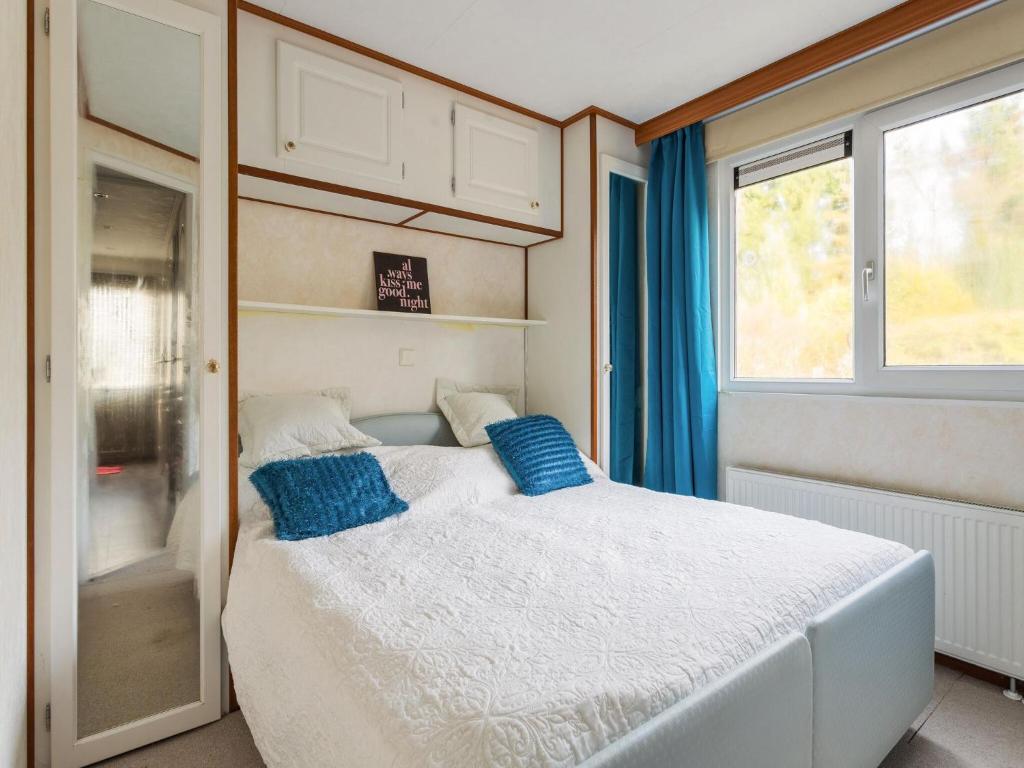 Lovely chalet in Hoek with terrace photo 4
