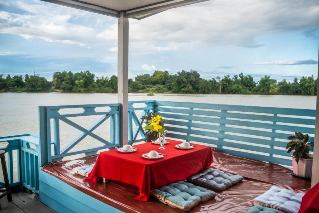 DON DET Souksan Sunset Guesthouse and The Xisland Riverview Studio photo 3