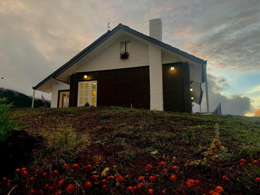 Spectacular Mt Kinabalu view cottage photo 4