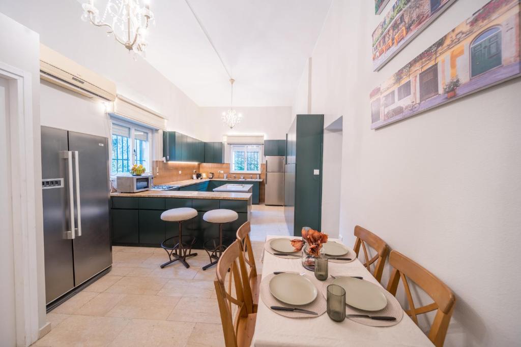 Art Apartment In Mamila - Villa Rehavia photo 1