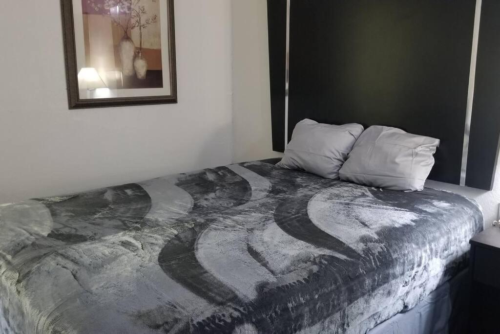 OSU Queen Hotel Room 118 Booking image