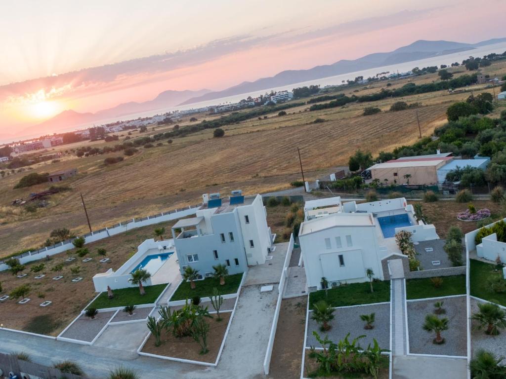 Xenos Villa 3 - Luxury Villa With Private Pool Near The Sea.