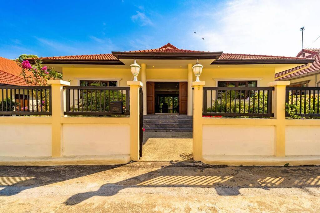 Cozy 3 Bedroom Pool Villa Close to Town - CV3L