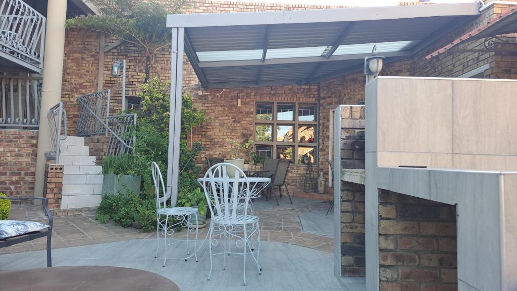 Dormio Manor Guest Lodge photo 1