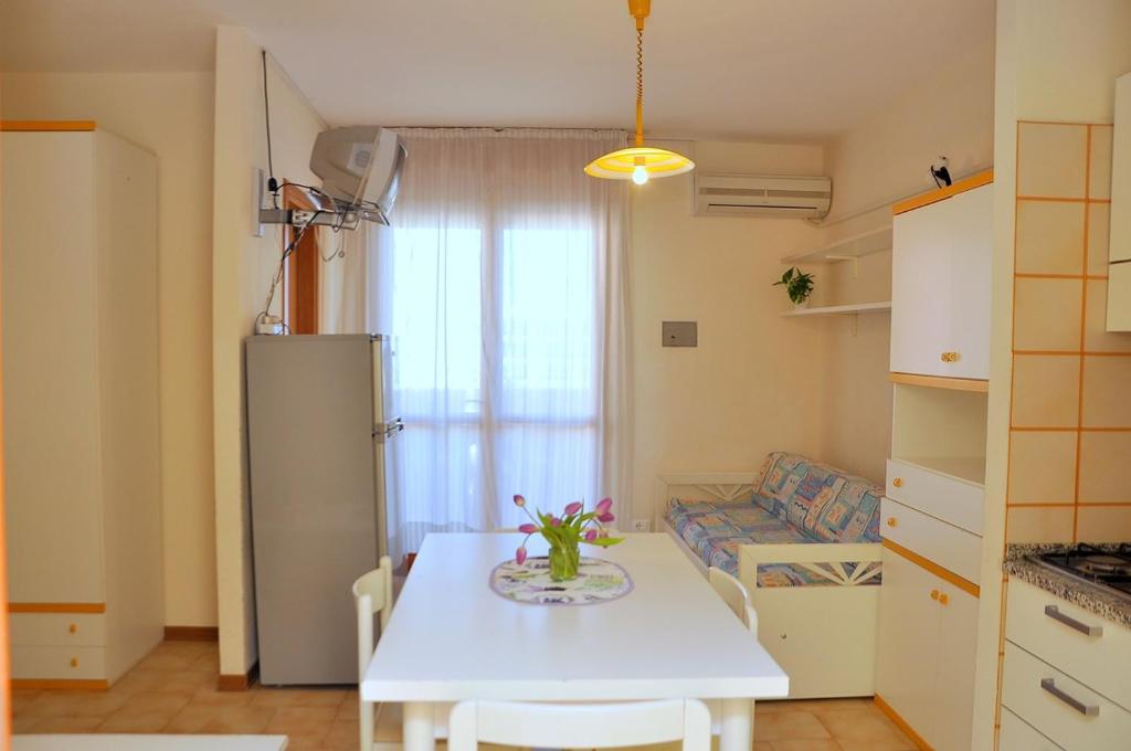 Beautiful Studio Apartment in a seafront building photo 3