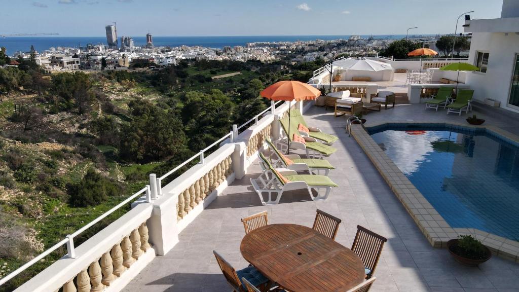 Beautiful Villa with Breathtaking Views in Swieqi by 360 Estates photo 1