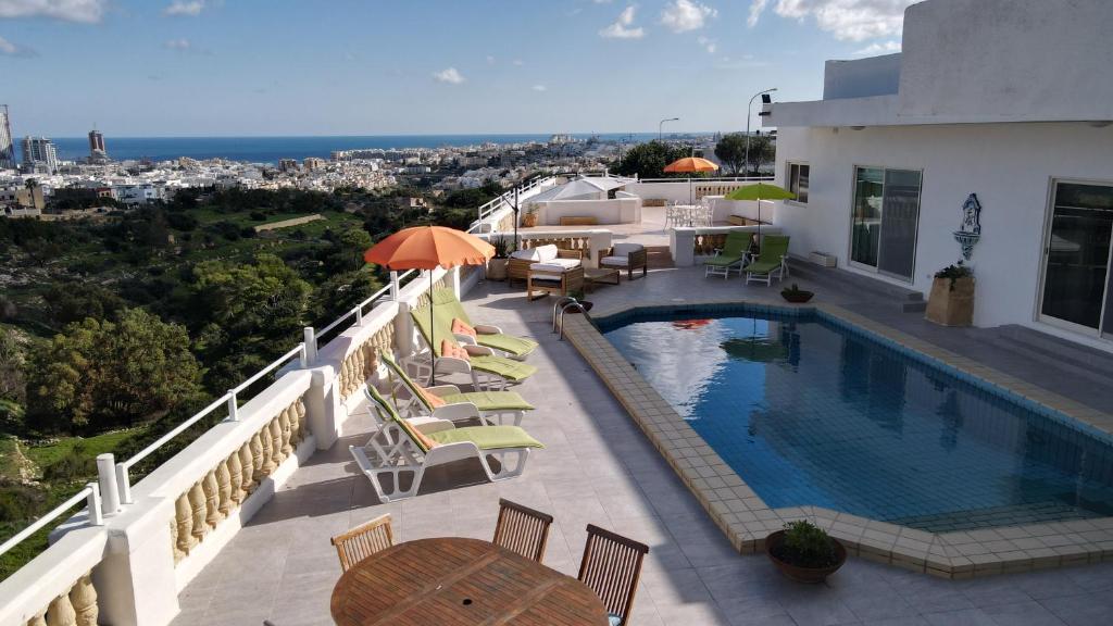 Beautiful Villa with Breathtaking Views in Swieqi by 360 Estates photo 2