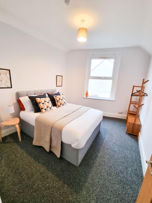 Stunning Flat Close to Beach - Tap to explore photos