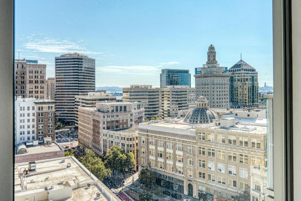 Oakland 1BR w AC WD Sky Deck next to BART SFO-524 photo 3