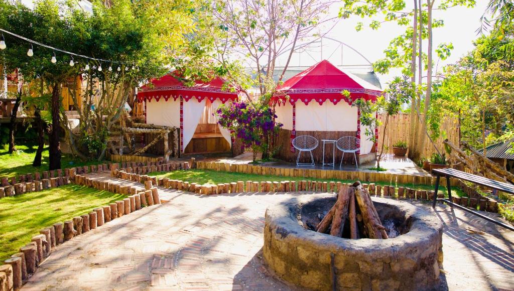 HOÀNG GIA TRANG, THE RUSTIC GARDEN