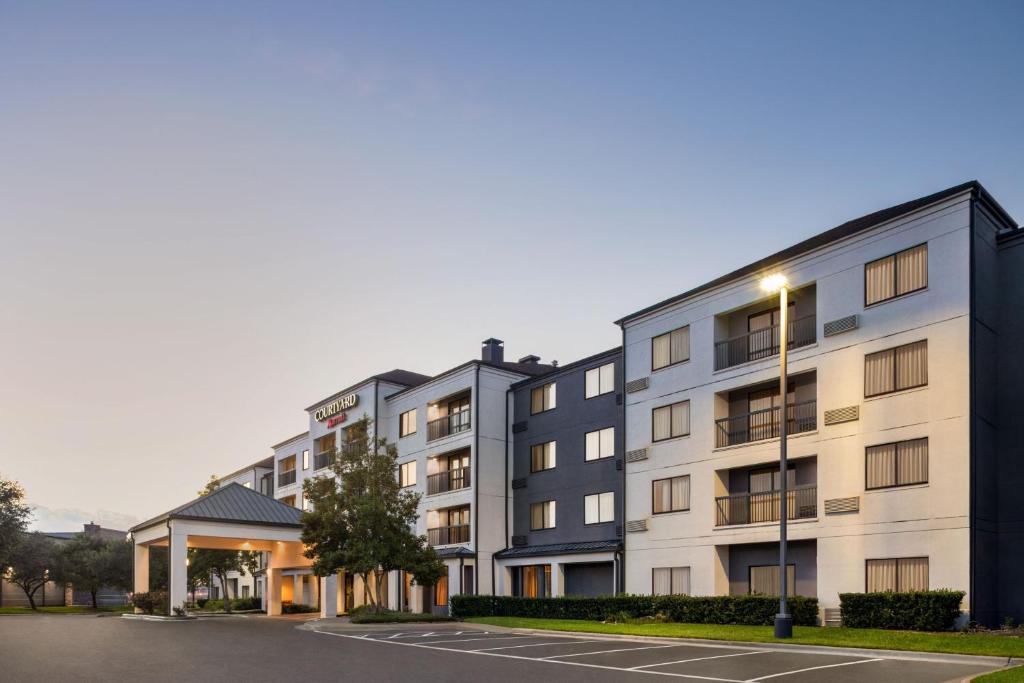Courtyard Houston Sugar Land/Stafford image