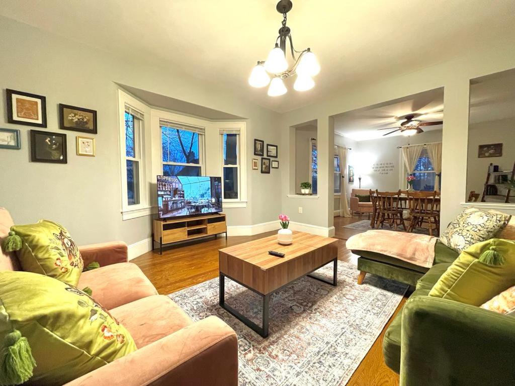 #23 ROOM IN THE HOUSE Newton-Wellesley Hospital 5 min walk away photo 1