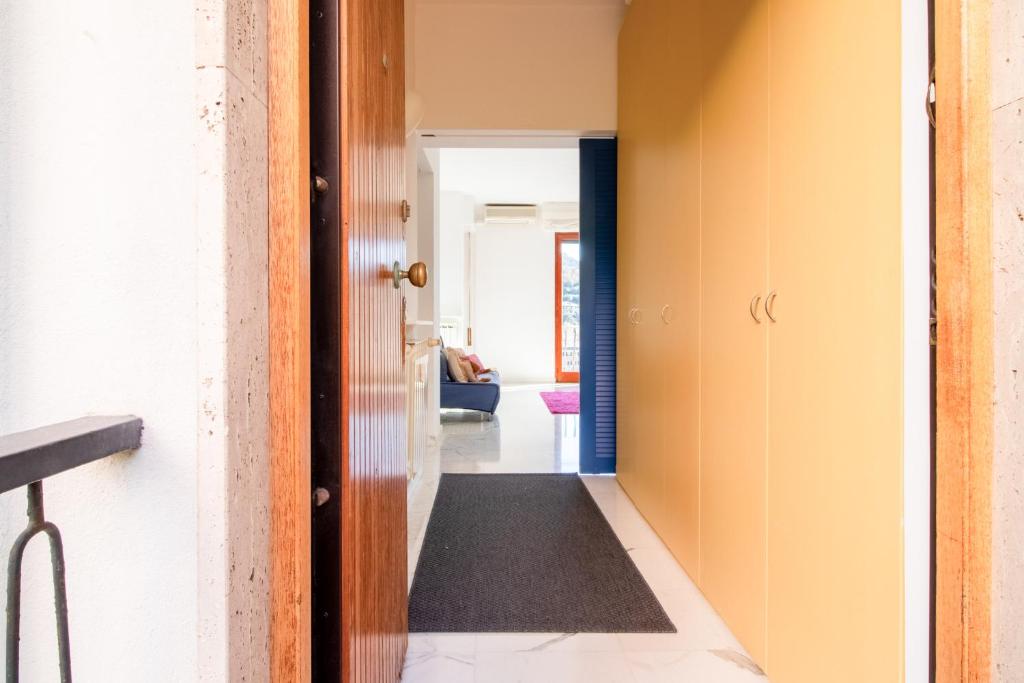 BLUE DOOR Apartment photo 1