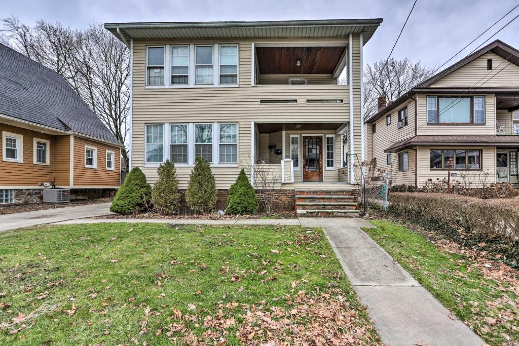 Lakewood Home with Yard about 8 Mi to Cleveland! photo 2