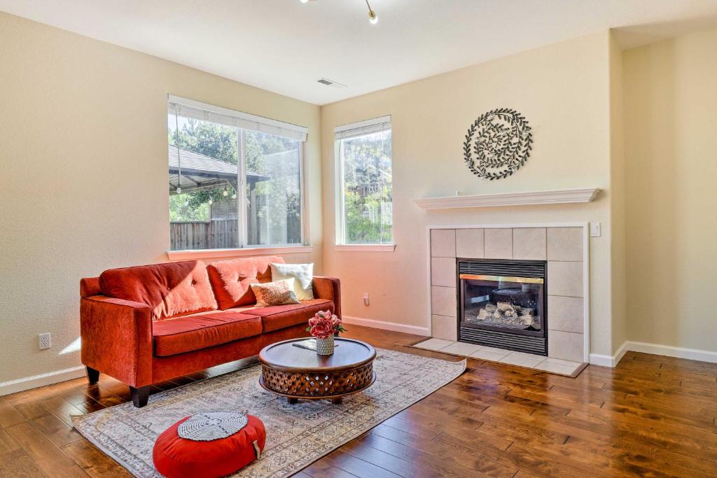 Wine Country Vacation Home with Fireplace! photo 1