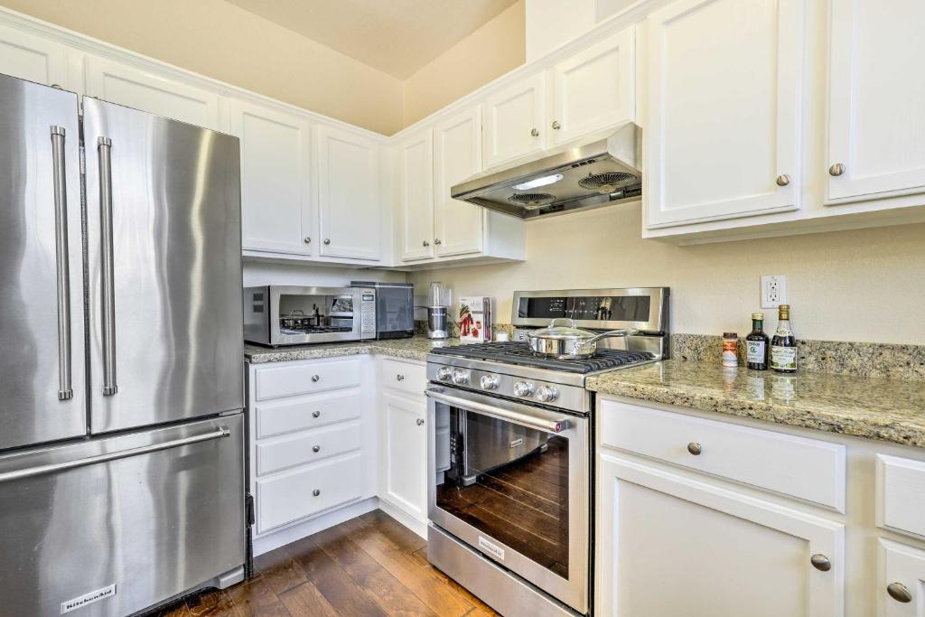Wine Country Vacation Home with Fireplace! photo 2
