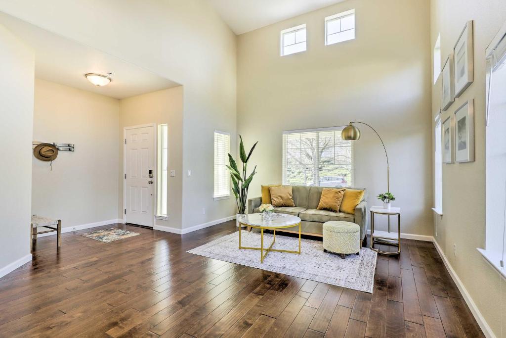 Wine Country Vacation Home with Fireplace! photo 3