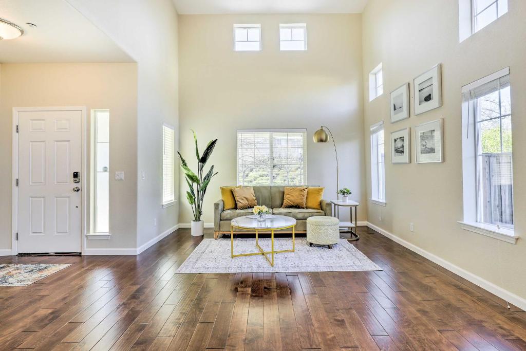 Wine Country Vacation Home with Fireplace! photo 4