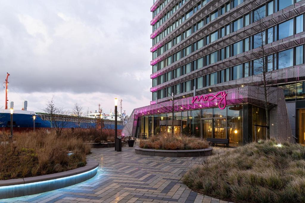 Moxy Amsterdam Houthavens photo 2