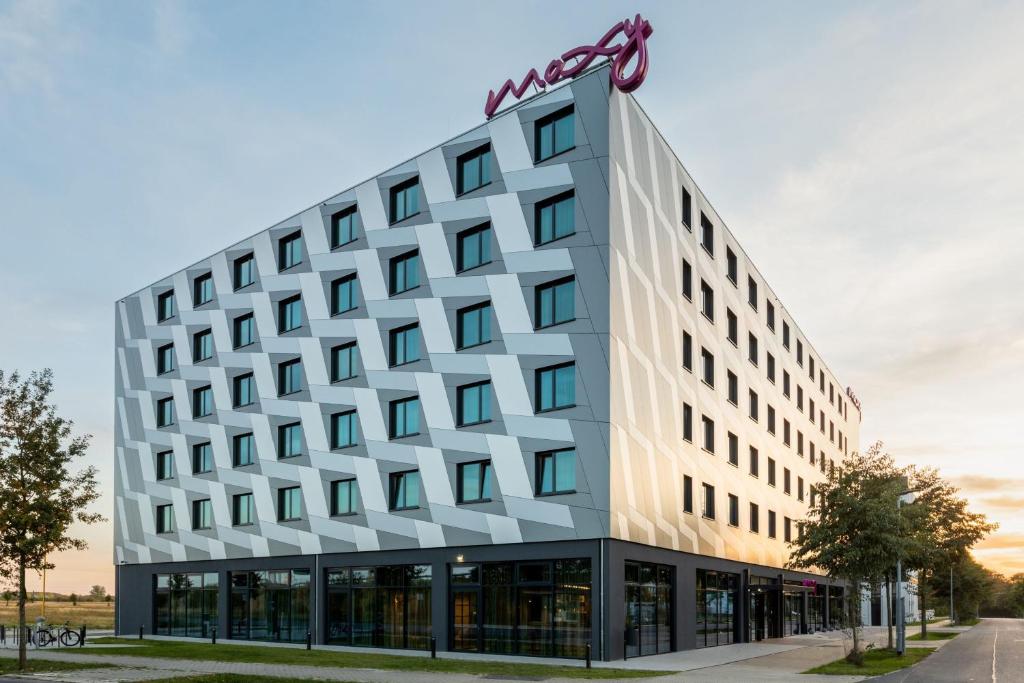 Moxy Berlin Airport - Tap to explore photos