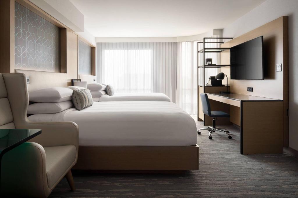 Vancouver Airport Marriott Hotel photo 2
